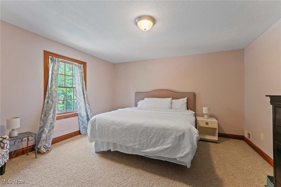 8905 South Street SE Warren OH 44484