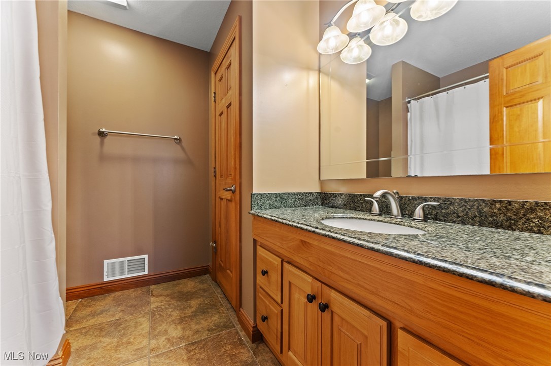 8905 South Street SE Warren OH 44484