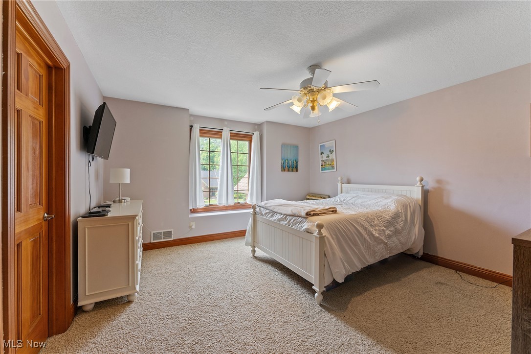 8905 South Street SE Warren OH 44484