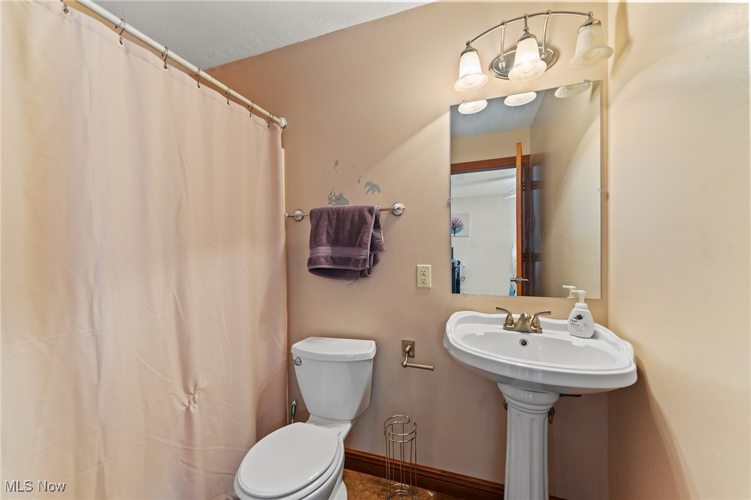 8905 South Street SE Warren OH 44484