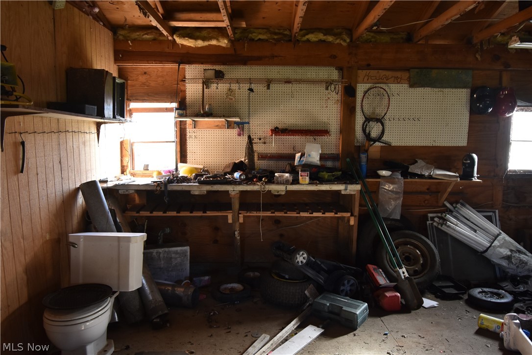 1438 S County Line Road Geneva OH 44041