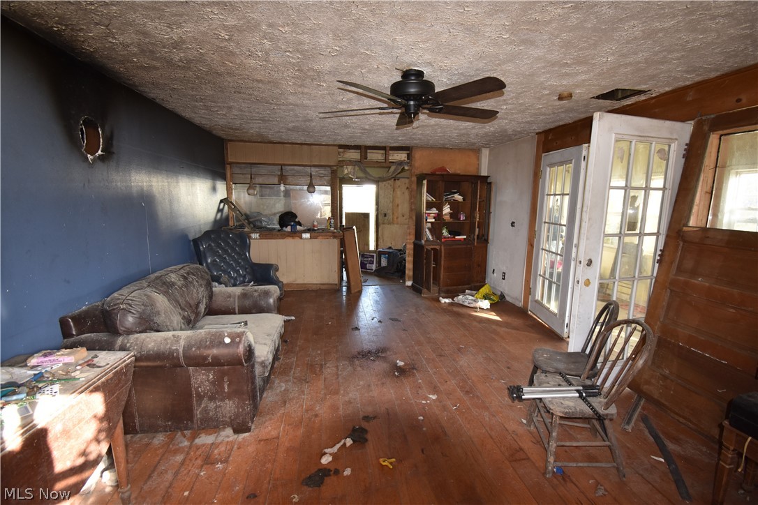 1438 S County Line Road Geneva OH 44041