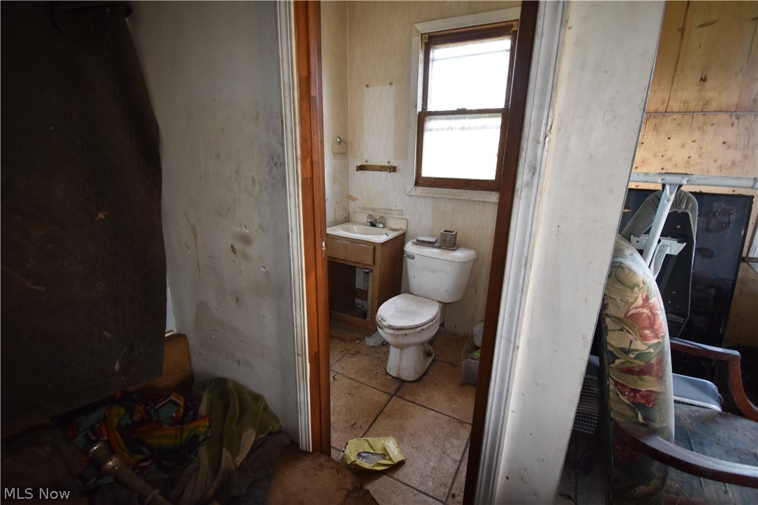 1438 S County Line Road Geneva OH 44041