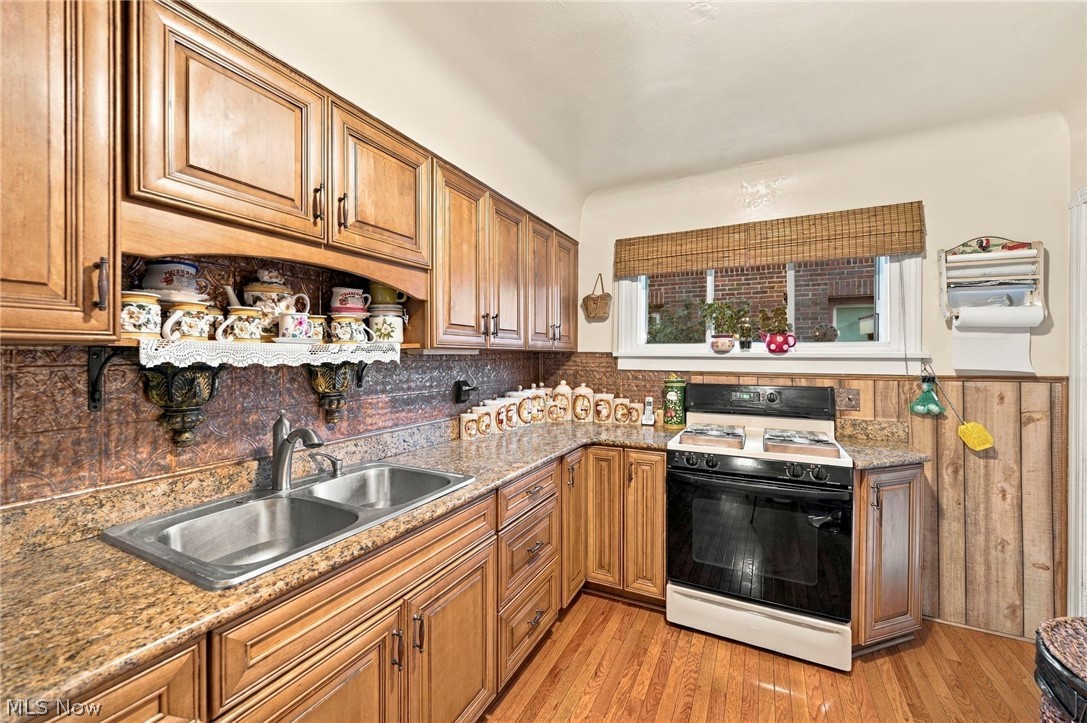 17816 Woodbury Avenue Cleveland OH 44135