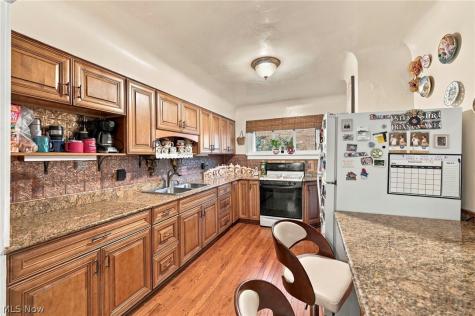 17816 Woodbury Avenue Cleveland OH 44135