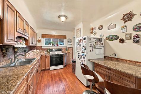17816 Woodbury Avenue Cleveland OH 44135