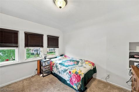 17816 Woodbury Avenue Cleveland OH 44135