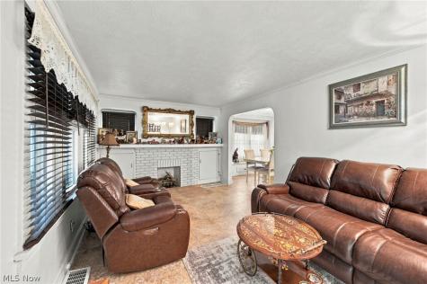 17816 Woodbury Avenue Cleveland OH 44135