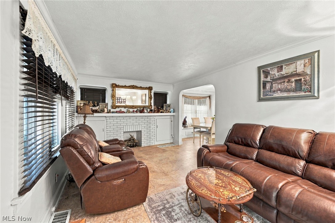 17816 Woodbury Avenue Cleveland OH 44135