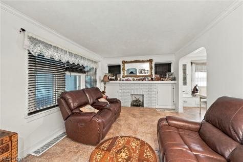 17816 Woodbury Avenue Cleveland OH 44135