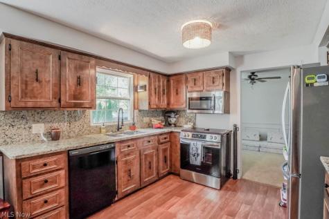 280 Kennedy Street Louisville OH 44641