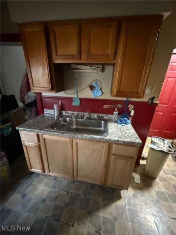 3840 E 142nd Street Cleveland OH 44128
