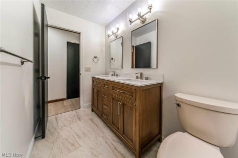 9917 Vienna Drive Parma OH 44130