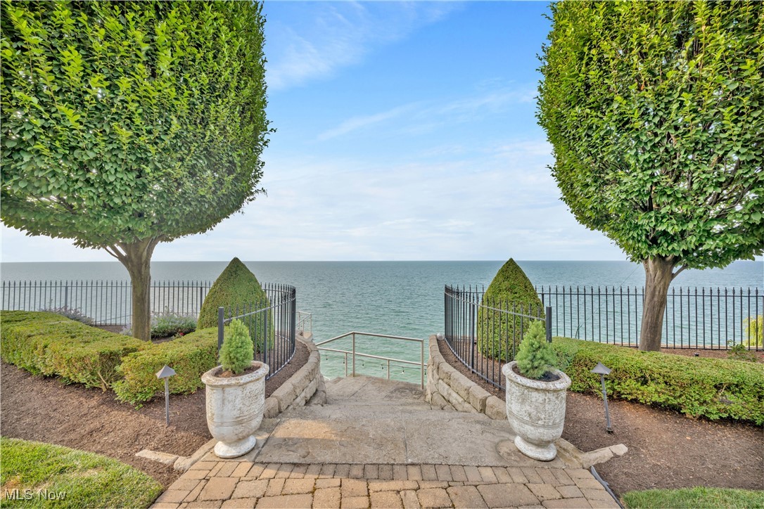 17852 Lake Road Lakewood OH 44107