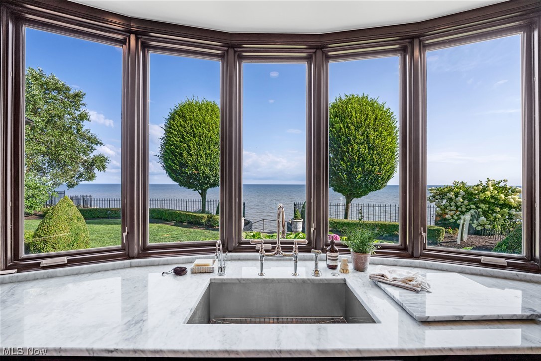 17852 Lake Road Lakewood OH 44107