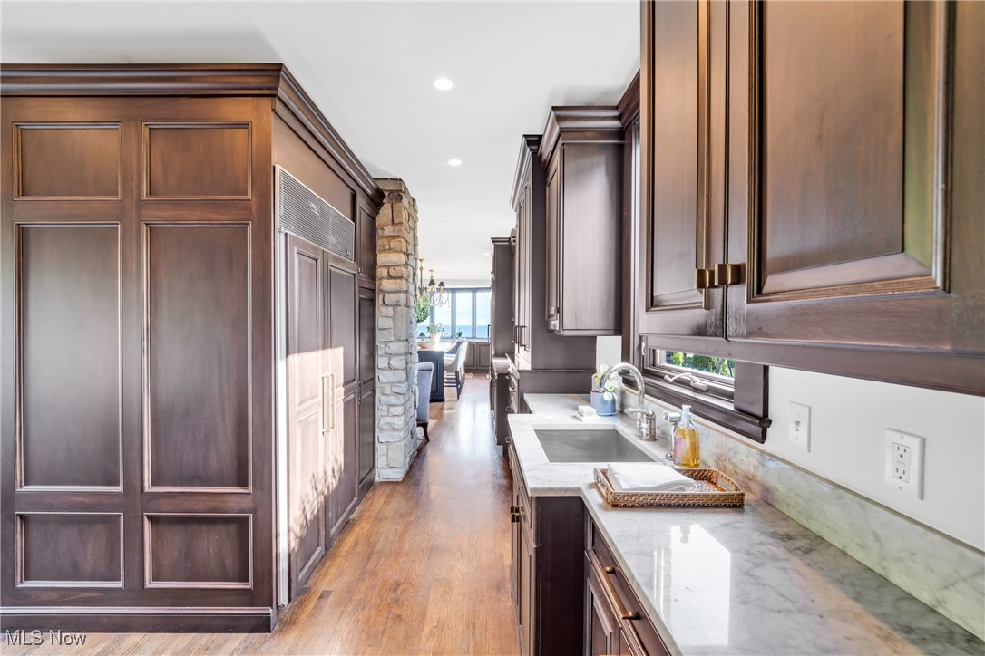 17852 Lake Road Lakewood OH 44107