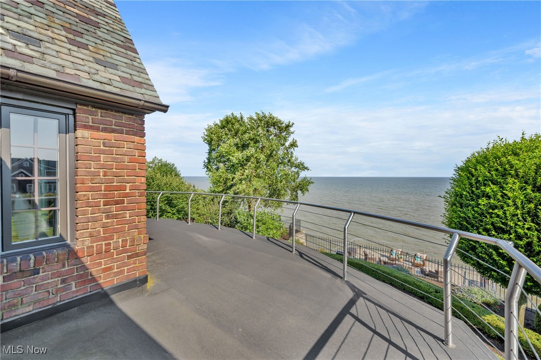 17852 Lake Road Lakewood OH 44107