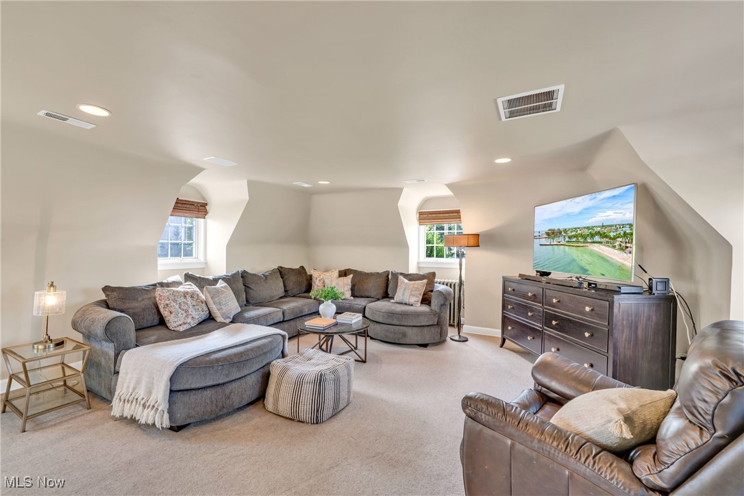 17852 Lake Road Lakewood OH 44107