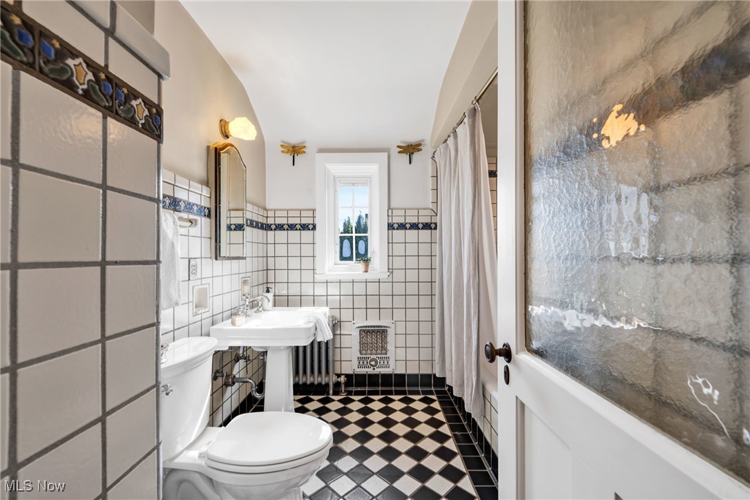 17852 Lake Road Lakewood OH 44107