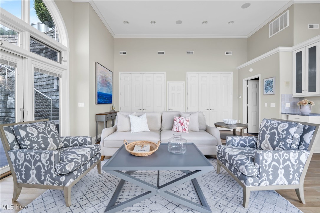 17852 Lake Road Lakewood OH 44107