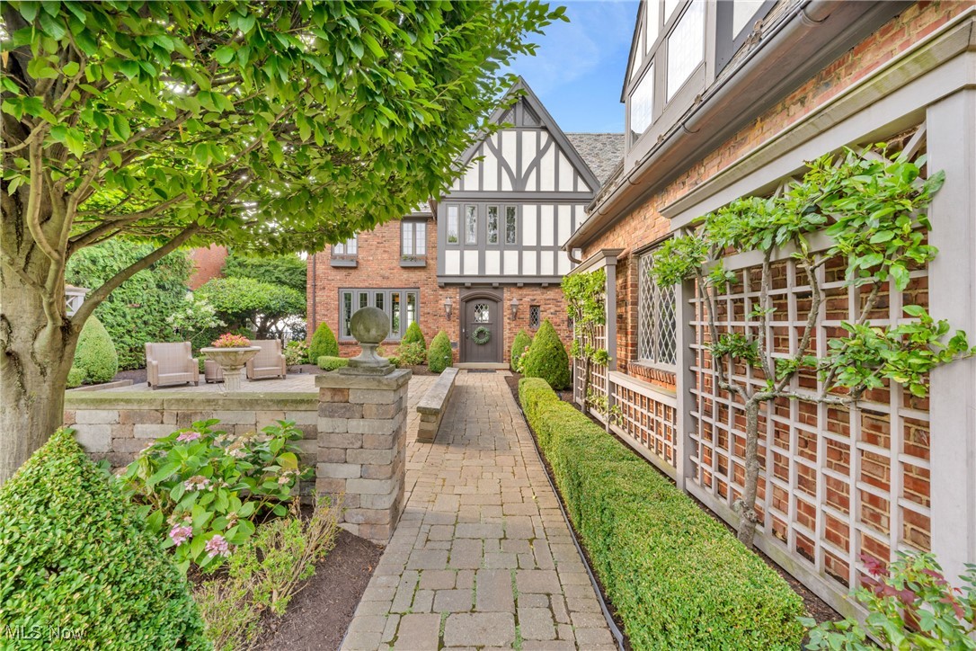 17852 Lake Road Lakewood OH 44107