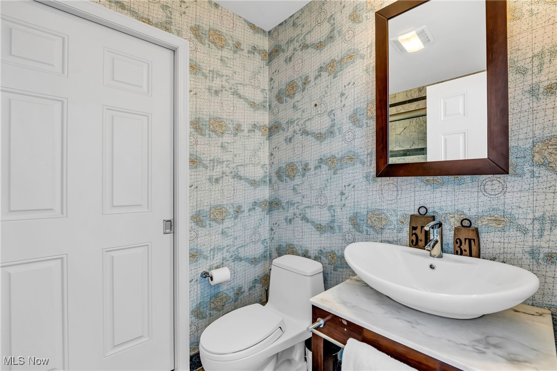 17852 Lake Road Lakewood OH 44107