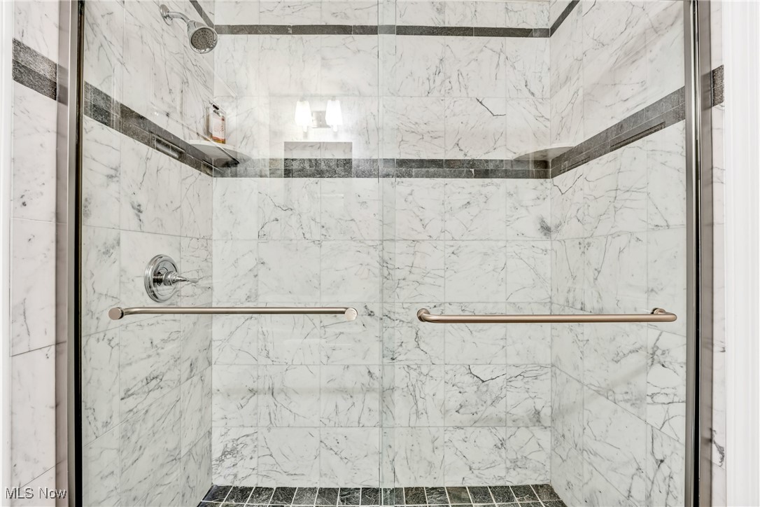 17852 Lake Road Lakewood OH 44107