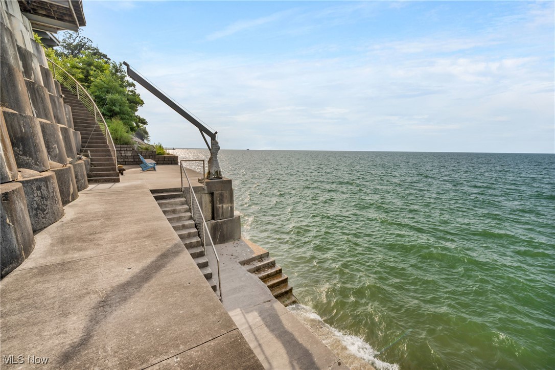 17852 Lake Road Lakewood OH 44107