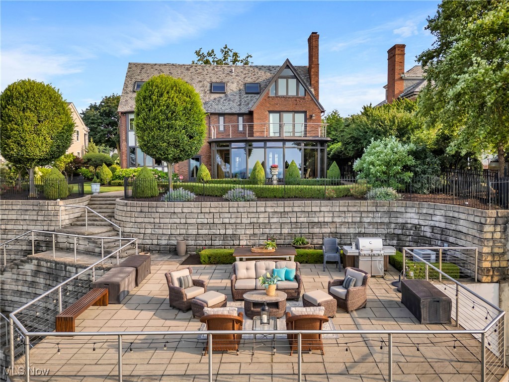 17852 Lake Road Lakewood OH 44107