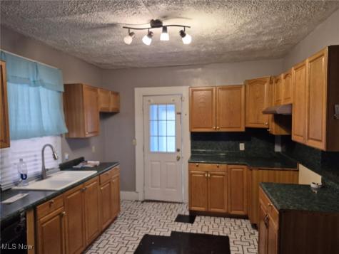 321 8th Street Elyria OH 44035