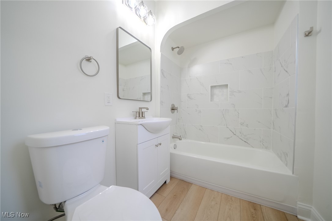 1473 Spring Garden Avenue Lakewood OH 44107