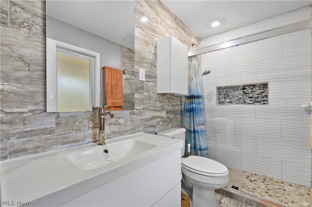30200 Crestview Drive Bay Village OH 44140