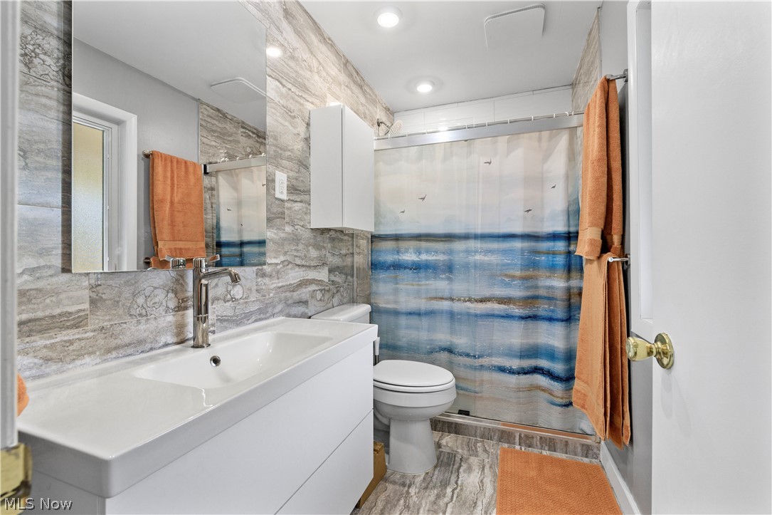 30200 Crestview Drive Bay Village OH 44140