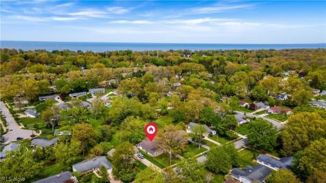 30200 Crestview Drive Bay Village OH 44140