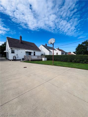 7704 Dartworth Drive Parma OH 44129