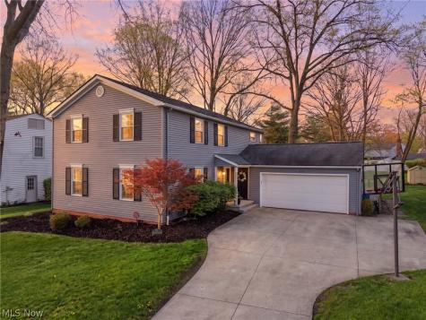 613 Welshire Drive Bay Village OH 44140