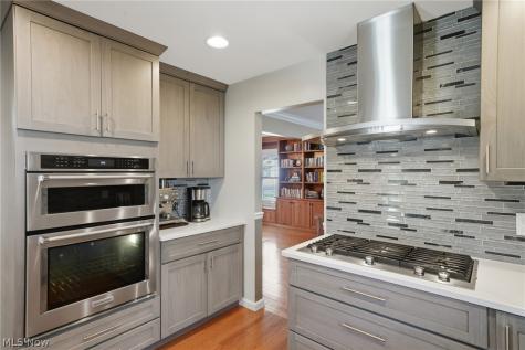 613 Welshire Drive Bay Village OH 44140
