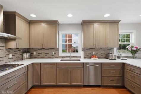 613 Welshire Drive Bay Village OH 44140