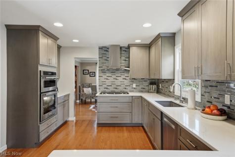 613 Welshire Drive Bay Village OH 44140