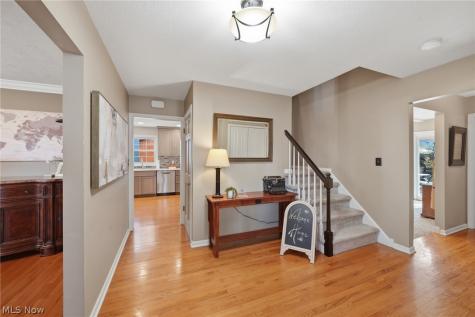 613 Welshire Drive Bay Village OH 44140