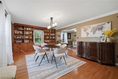 613 Welshire Drive Bay Village OH 44140