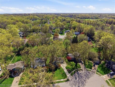 613 Welshire Drive Bay Village OH 44140