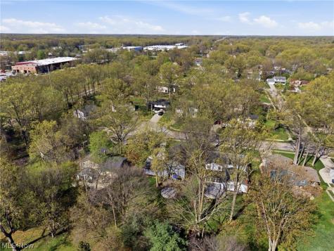 613 Welshire Drive Bay Village OH 44140