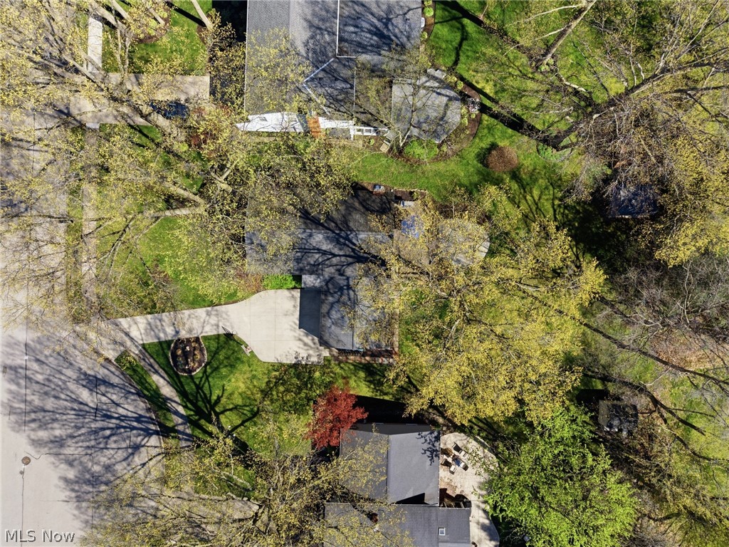 613 Welshire Drive Bay Village OH 44140