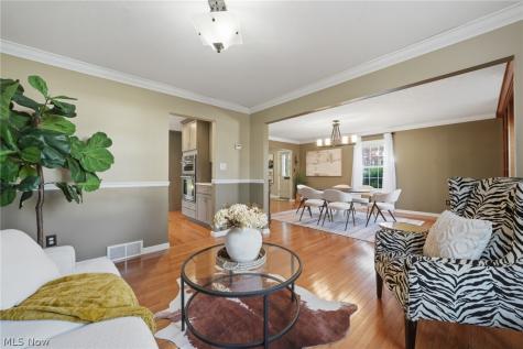 613 Welshire Drive Bay Village OH 44140