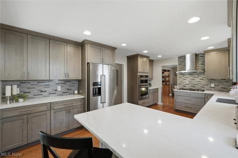 613 Welshire Drive Bay Village OH 44140