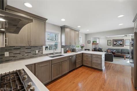 613 Welshire Drive Bay Village OH 44140