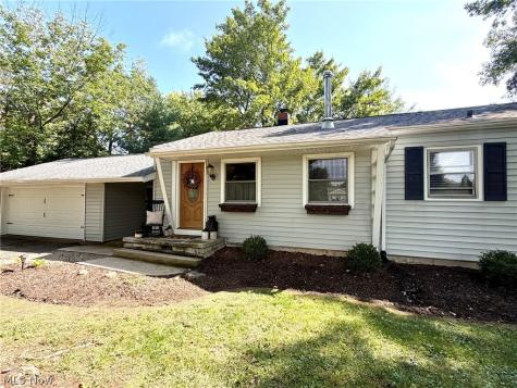 11250 Loris Avenue Aurora OH 44202