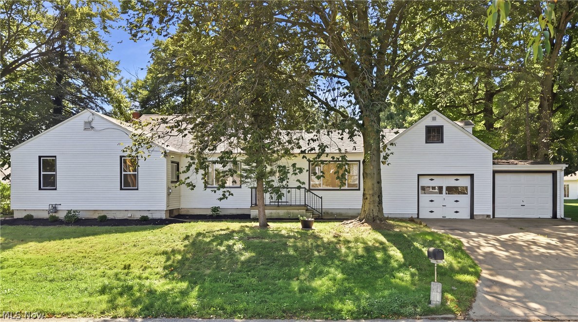 3905 Elmwood Avenue Austintown OH 44515