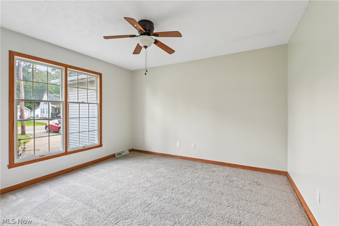2145 Overland Avenue NE Warren OH 44483